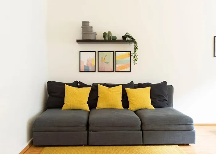 One Bedroom Neukoelln شقة *